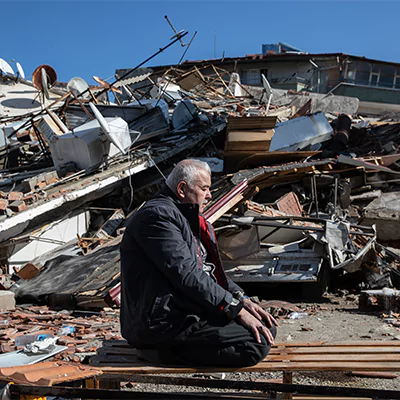 syrians-after-the-earthquake-a-man-praying