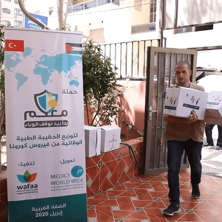 حملة معكم لتوزيع حقائب طبية للوقاية من كورونا